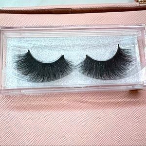 Name of lashes: Drama Queen